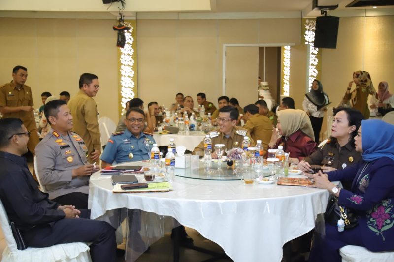 Pemko Tanjungpinang, menyelenggarakan Rapat Forum Komunikasi Pimpinan Daerah (Forkopimda) Kota Tanjungpinang Triwulan IV Tahun 2023, di Restaurant Shangrila Jl Sei Jang, Selasa (12/12/2023). Foto: Diskominfo Tanjungpinang 