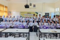 Program unggulan dari JDIH Kota Tanjungpinang bertajuk Pembelajaran Tatap Muka JDIH Berbagi Ilmu (Bagimu) kembali hadir di salah satu sekolah di Kota Tanjungpinang. Sekolah Menengah Pertama (SMP) Negeri 11 yang berlokasi di Gg. Flamboyan Kp. Bugis ini menjadi sekolah kedua yang dikunjungi oleh JDIH Kota Tanjungpinang dalam memberikan edukasi dan pembelajaran hukum kepada peserta didik. Kegiatan yang diikuti oleh sekitar 40 perwakilan siswa/i ini digelar di ruang Laboratorium IPA SMP Negeri 11 Tanjungpinang, Selasa (12/12/2023). Foto: Diskominfo Tanjungpinang 