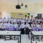Program unggulan dari JDIH Kota Tanjungpinang bertajuk Pembelajaran Tatap Muka JDIH Berbagi Ilmu (Bagimu) kembali hadir di salah satu sekolah di Kota Tanjungpinang. Sekolah Menengah Pertama (SMP) Negeri 11 yang berlokasi di Gg. Flamboyan Kp. Bugis ini menjadi sekolah kedua yang dikunjungi oleh JDIH Kota Tanjungpinang dalam memberikan edukasi dan pembelajaran hukum kepada peserta didik. Kegiatan yang diikuti oleh sekitar 40 perwakilan siswa/i ini digelar di ruang Laboratorium IPA SMP Negeri 11 Tanjungpinang, Selasa (12/12/2023). Foto: Diskominfo Tanjungpinang 