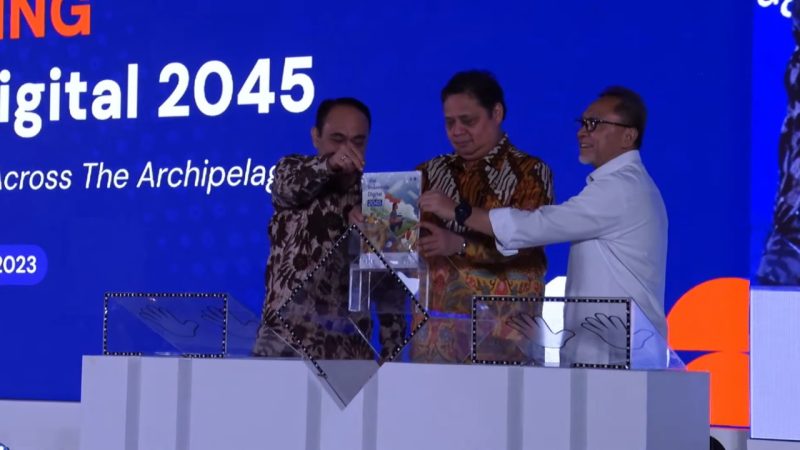 Menko Perekonomian Airlangga Hartarto bersama Menkominfo Budi Arie Setiadi dan Mendag Zulkifli Hasan dalam Launching Visi Indonesia Digital 2045. Foto: YouTube Kemkominfo