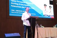 Wakil Wali Kota Batam Amsakar Achmad menjadi narasumber workshop peningkatan kapasitas program bangga kencana dan penurunan stunting bagi petugas lini lapangan dan tim pendampingan keluarga, yang ditaja oleh Badan Kependudukan dan Keluarga Berencana Nasional (BKKBN) Provinsi Kepulauan Riau, di Aston Hotel, Kota Batam, pada Jumat (15/12/2023). Foto: INIKEPRI.COM
