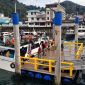 Masyarakat Kepulauan Riau kini bisa menikmati fasilitas ponton HDPE yang dibangun Pemerintah Provinsi Kepri di Tarempa dan Pantai Indah Kijang. Adanya ponton HDPE ini memudahkan akses masyarakat untuk naik dan turun dari kapal. Ponton HDPE merupakan salah satu dari infrastruktur transportasi yang selesai dibangun di akhir tahun 2023. Foto: Diskominfo Kepri 