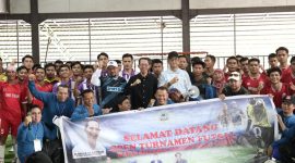 Wakil Wali Kota Batam Amsakar Achmad membuka Turnamen Futsal Ikatan Keluarga Pasaman Barat. Foto: INIKEPRI.COM