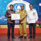 Lembaga Negara pengawas pelayanan publik Ombudsman RI Perwakilan Kepri mengadakan Penganugerahan Penilaian Kepatuhan Penyelenggaraan Pelayanan Publik 2023 (Opini Pengawasan Penyelenggaraan Pelayanan Publik) yang diadakan secara luring dan dihadiri oleh Gubenur Kepulauan Riau yang diwakili Sekretaris Daerah Provinsi Kepulauan Riau Adi Prihantara di Batam Center, pada hari Senin (18/12/2023). Foto: Diskominfo Kepri 