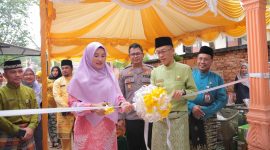 Penjabat (Pj) Wali Kota Tanjungpinang, Hasan,S.Sos meresmikan rumah perlindungan perempuan dan anak (Rumah Melati) dan gedung pusat pembelajaran keluarga (Puspaga Gelige) yang berada di UPTD Perlindungan Perempuan Jalan Ahmad Yani Batu 5 Tanjungpinang, Jum'at (22/12/2023). Foto: Diskominfo Tanjungpinang 