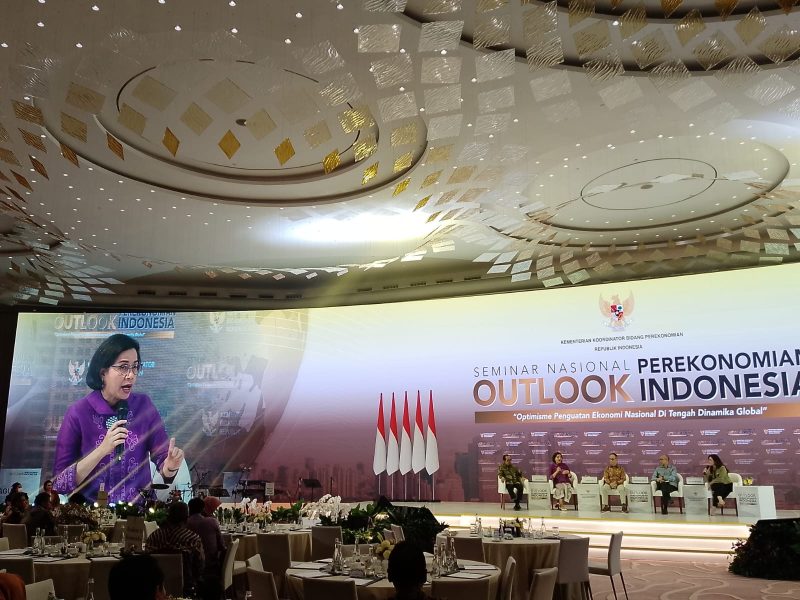 Menteri Keuangan (Menkeu) Sri Mulyani Indrawati dalam acara Seminar Nasional Outlook Perekonomian Indonesia 2024 di Jakarta, Jumat (22/12/2023). Foto: Infopublik/Ismadi Amrin
