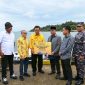 Gubernur Kepri Ansar Ahmad menyerahkan kapal ambulance laut untuk masyarakat Kabupaten Lingga, yang penyerahannya dilakukan, Sabtu (23/12/2023) bertempat di Pelabuhan Jagoh Dabo Singkep, Kabupaten Lingga, berjumlah 2 unit kapal ambulance. Foto: Diskominfo Kepri 