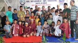 Wakil Wali Kota Batam Amsakar Achmad hadir di acara khitanan massal gratis di PAUD Nurur Rahim Perumahan Graha Nusa Batam. Foto: INIKEPRI.COM