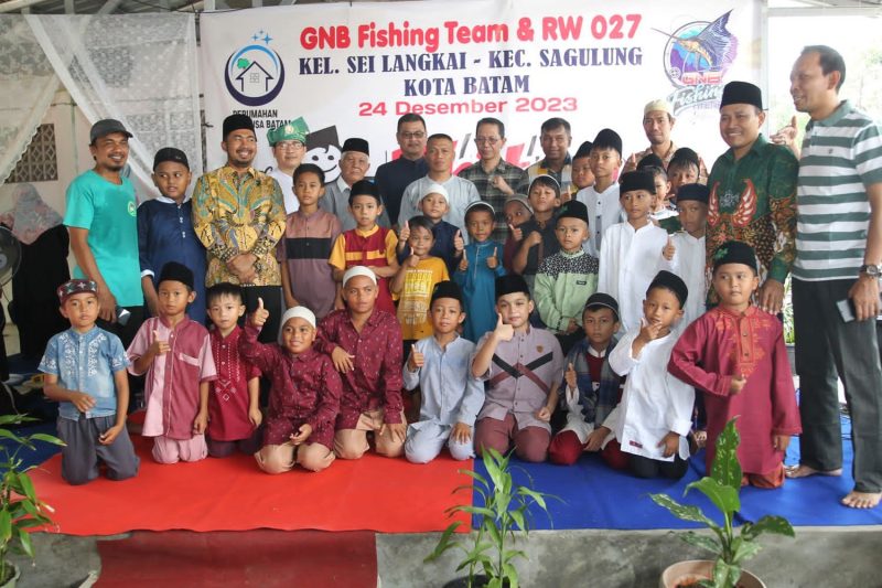 Wakil Wali Kota Batam Amsakar Achmad hadir di acara khitanan massal gratis di PAUD Nurur Rahim Perumahan Graha Nusa Batam. Foto: INIKEPRI.COM