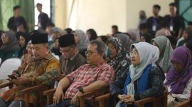Staf Khusus Menteri Agama Bidang Media dan Komunikasi Publik, Wibowo Prasetyo mengajak mahasiswa untuk menjadi duta jaminan produk halal (JPH) atau duta halal./ Foto: Istimewa/Humas Kemenag