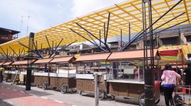 Akau Potong Lembu yang sejak dulu telah menjadi ikon pusat Kuliner Tanjungpinang kini semakin berdelau setelah dilakukan revitalisasi oleh Pemerintah Provinsi Kepulauan Riau dan Pemerintah Kota Tanjungpinang. Foto: Diskominfo Kepri 
