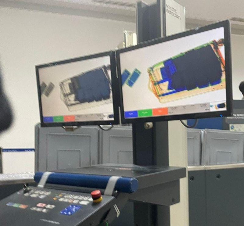 Bea Cukai Batam berhasil melakukan penindakan terhadap calon penumpang pesawat Lion Air yang kedapatan membawa 455 (empat ratus lima puluh lima) handphone bekas ditengah lonjakan arus mudik penumpang menjelang libur natal 2023 dan tahun baru 2024. Ratusan handphone tersebut terdiri dari berbagai macam seri, dengan merk Apple Iphone. Foto: INIKEPRI.COM