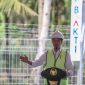 Presiden Joko Widodo memberikan sambutan saat meresmikan Proyek Base Transceiver Station (BTS) 4G dan pengoperasian Stasiun Bumi Satelit Republik Indonesia (SATRIA)-1 di Desa Bowombaru Utara, Melonguane Timur, Kabupaten Kepulauan Talaud, Sulawesi Utara, Kamis (28/12/2023). Kemenkominfo mengoperasikan Satelit Bumi Satria-1 serta 4.990 BTS 4G yang telah rampung dibangun BAKTI Kominfo di daerah tertinggal, terdepan, terluar (3T), hal tersebut merupakan upaya Pemerintah mempercepat pemerataan konektivitas digital dengan membangun infrastruktur digital. Foto: ANTARA/Yulius Satria Wijaya/tom.