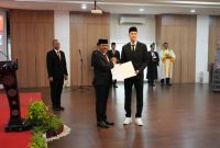 Pemain bernama lengkap Jay Noah Idzes telah resmi menjadi Warga Negara Indonesia (WNI). Hal itu setelah dirinya selesai melakukan pengambilan sumpah dan janji setia pewarganegaraan Republik Indonesia di Kanwil Kemenkumham DKI Jakarta, Kamis (28/12)/2023). Foto: Media PSSI