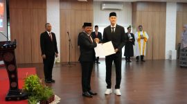 Pemain bernama lengkap Jay Noah Idzes telah resmi menjadi Warga Negara Indonesia (WNI). Hal itu setelah dirinya selesai melakukan pengambilan sumpah dan janji setia pewarganegaraan Republik Indonesia di Kanwil Kemenkumham DKI Jakarta, Kamis (28/12)/2023). Foto: Media PSSI