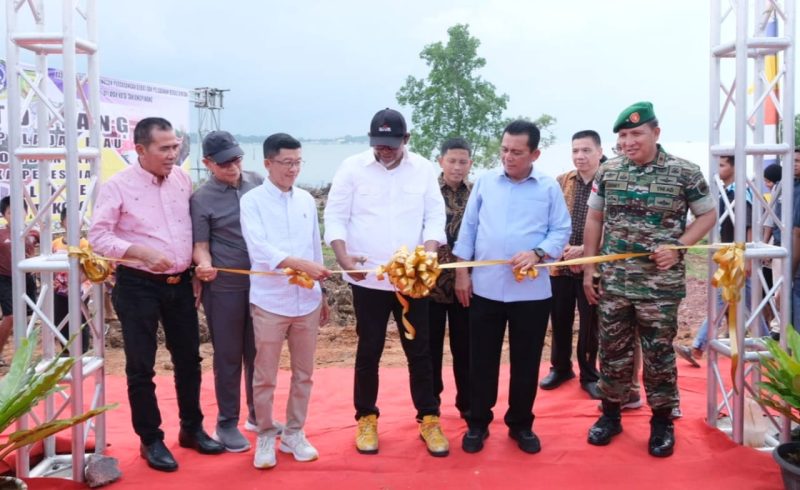 Hasan ketika menghadiri peresmian pembangunan jalan sepanjang 1,45 kilometer itu, yang diresmikan oleh Gubernur Kepri, Ansar Ahmad, pada Sabtu (30/12/2023). Foto: INIKEPRI.COM