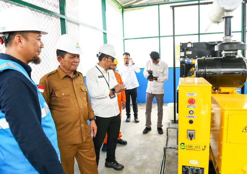 Gubernur Kepulauan Riau H. Ansar Ahmad meresmikan Gedung Konseling Dan Rehabilitasi Bangunan SMA Negeri 9 Batam dan melakukan STerima Pembangunan Semenisasi Dan Gapura Serta Serah Terima Pengooperasian Mesin Genset 350 KVA di Kecamatan Galang Kota Batam Provinsi Kepulauan Riau, Rabu (3/1/2024). Foto: Diskominfo Kepri