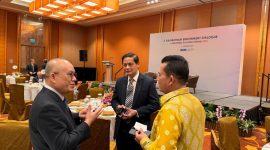 Gubernur Kepulauan Riau (Kepri), Ansar Ahmad, menjadi salah satu pembicara dalam S. Rajaratnam Dialog Endowment Regional Outlook Forum di Singapura, Kamis (11/1/2024). Forum ini merupakan ajang diskusi dan pertukaran gagasan antara para pemimpin, akademisi, dan praktisi di bidang politik, ekonomi, dan keamanan regional. Foto: Diskominfo Kepri