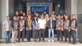 Menteri Komunikasi dan Informatika (Menkominfo) RI, Budi Arie Setiadi melakukan kunjungan kerja ke Balai Monitor (Balmon) Spektrum Frekuensi Radio Kelas II Batam, Sabtu (13/1/2023). Foto: Diskominfo Kepri 
