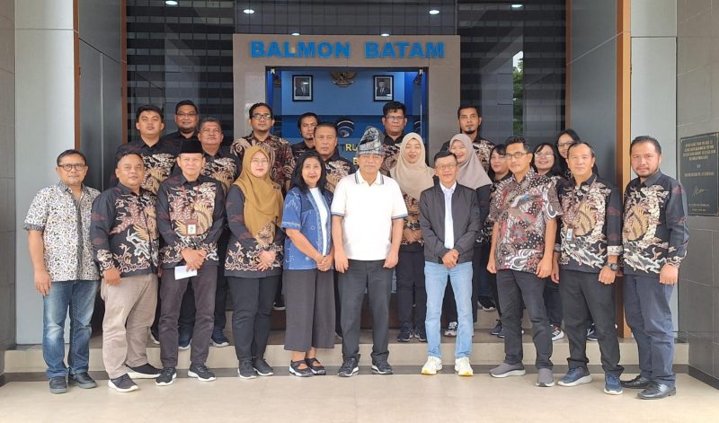 Menteri Komunikasi dan Informatika (Menkominfo) RI, Budi Arie Setiadi melakukan kunjungan kerja ke Balai Monitor (Balmon) Spektrum Frekuensi Radio Kelas II Batam, Sabtu (13/1/2023). Foto: Diskominfo Kepri 