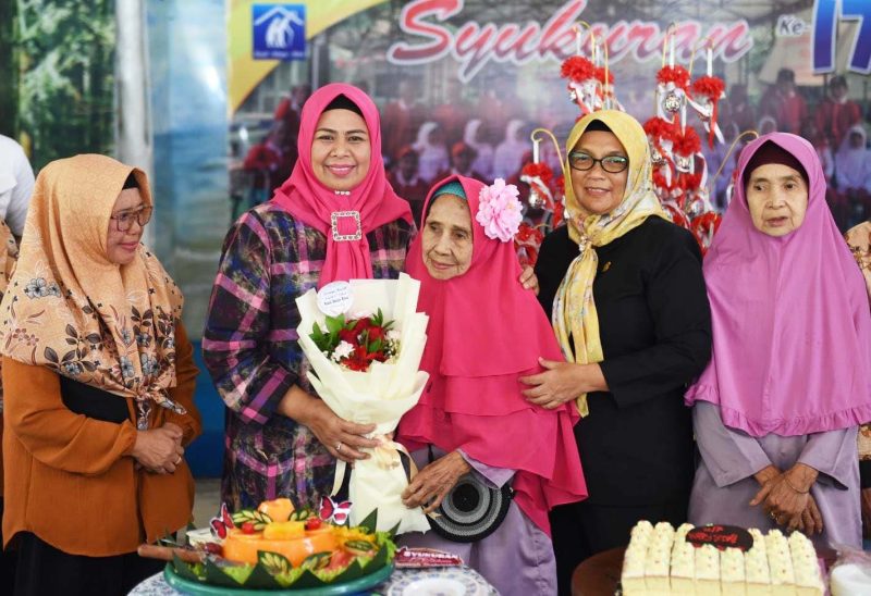 Ketua TP-PKK Provinsi Kepulauan Riau Hj. Dewi Kumalasari Ansar menghadiri kegiatan Syukuran 17 Tahun berdirinya Rumah Bahagia Bintan. Kegiatan ini dilaksanakan di Madu Tiga Beach Resort, Kabupaten Bintan, Rabu (17/1/2024). Foto: Diskominfo Kepri