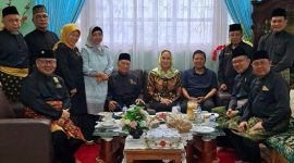 Cen Sui Lan Anggota DPR RI Fraksi Golkar Dapil Kepri bersilaturahmi dengan Ketua LAM Kepri Dato H Abdul Razak bersama Pengurus LAM Provinsi Kepri di Tanjungpinang, Sabtu (30/12/2023). Foto: Istimewa