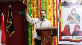 Wakil Wali Kota Batam Amsakar Achmad saat hadir di Milad ke-8 Gandoriah DPD PKDP Kota Batam. Foto: INIKEPRI.COM
