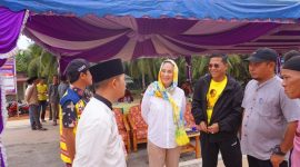 Anggota Komisi V DPR RI Fraksi Golkar Dapil Kepulauan Riau Cen Sui Kan meresmikan peningkatan jalan Sei Asam-Sebele atau sebaliknya, pada Jumat (5/1/2024). Penanganan jalan Sebele menuju Sei Asam di Kecamatan Belat, Kabupaten Karimun sepanjang 2,8 kilometer ini senilai Rp21 miliar, berasal dari dana aspirasi atau rekomendasi dan persetujuan Cen Sui Lan lewat Inpres Jalan Daerah (IJD). Foto: Istimewa
