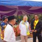 Anggota Komisi V DPR RI Fraksi Golkar Dapil Kepulauan Riau Cen Sui Kan meresmikan peningkatan jalan Sei Asam-Sebele atau sebaliknya, pada Jumat (5/1/2024). Penanganan jalan Sebele menuju Sei Asam di Kecamatan Belat, Kabupaten Karimun sepanjang 2,8 kilometer ini senilai Rp21 miliar, berasal dari dana aspirasi atau rekomendasi dan persetujuan Cen Sui Lan lewat Inpres Jalan Daerah (IJD). Foto: Istimewa