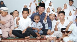 Wakil Wali Kota Batam Amsakar Achmad menghadiri peresmian pembukaan RTQ (Rumah Tahfidz Qur'an) Ibnu Rasid Center Cabang Villa Sampurna 2, pada Jumat (12/1/2024) malam. Foto: INIKEPRI.COM