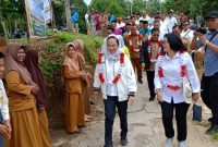 Anggota Komisi V DPR RI Fraksi Partai Golkar Dapil Kepri, Cen Sui Lan, meresmikan bantuan pengembangan objek wisata desa tahun anggaran 2023, di Desa Batu Gajah, Kecamatan Bunguran Timur Kabupaten Natuna, pada Selasa 16 Januari 2024. Foto: Istimewa