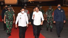 Presiden Joko Widodo disambut Gubernur Kepri Ansar Ahmad di bandara RHF Tanjungpinang beberapa waktu yang lalu. Foto: Istimewa