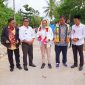 Cen Sui Lan Anggota Komisi V DPR RI Fraksi Golkar Dapil Kepri meresmikan jalan tepi pantai penghubung Desa Teluk Lebuh ke Desa Sededap, Natuna pulau terdepan NKRI, Rabu (17/1/2024). Foto: Istimewa
