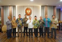 Menteri Kelautan dan Perikanan Sakti Wahyu Trenggono saat bersama dengannpara pengusaha perikanan dalam mendorong konsolidasi dan partisipasi aktif para petambak, supplier, pengolah, asosiasi udang, APRINDO, PPJI, PHRI dan Horeka untuk meningkatkan serapan pasar domestik dan meminta agar inovasi terus dilakukan untuk menjawab kebutuhan pasar. Foto: KKP