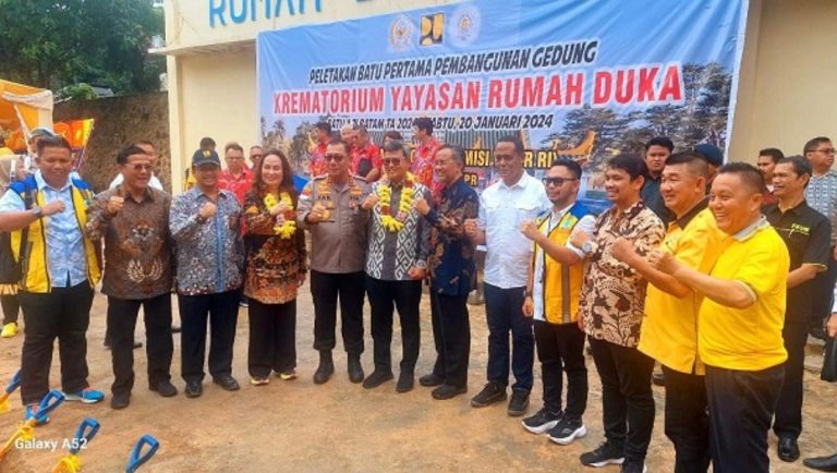 Anggota Komisi V DPR RI Fraksi Golkar Dapil Kepri Cen Sui Lan membuat sejarah, dalam pembangunan krematorium terbesar di Kepri. Pembangunan ini sekaligus pertama juga dalam sejarah Republik Indonesia (RI), gedung krematorium terbesar di Provinsi Kepulauan Riau (Kepri) dibangun dengan uang negara mencapai Rp24 miliar. Foto: Istimewa