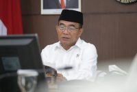 Menteri Koordinator Bidang Pembangunan Manusia dan Kebudayaan (Menko PMK) Muhadjir Effendy saat agenda konferensi yang diselenggarakan oleh Universitas Muhammadiyah Bengkulu secara daring, pada Senin (22/1/2024). Foto: Kemenko PMK