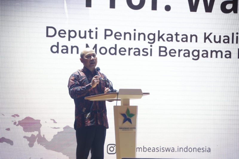 Deputi bidang Koordinasi Pendidikan dan Moderasi Beragama Kemenko PMK Warsito saat menjadi pembicara kunci pada Acara Kongres Beasiswa Ke 3 di Auditorium Perpusatakan Nasional RI.Foto: Kemenko PMK