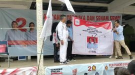 Ketua TKD Anambas Nasrul Arsyad berikan simulasi pencoblosan Prabowo-Gibran. Foto: INIKEPRI.COM