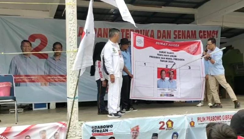 Ketua TKD Anambas Nasrul Arsyad berikan simulasi pencoblosan Prabowo-Gibran. Foto: INIKEPRI.COM