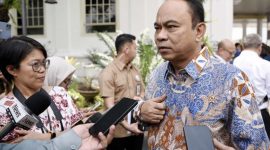 Menkominfo Budi Arie Setiadi memberikan keterangan kepada wartawan usai mengikuti Sidang Kabinet di Istana Merdeka, Jakarta, Rabu (09/01/2023). Menteri Budi Arie menjelaskan peran Kementerian Kominfo dalam implementasi Perpres Nomor 82 Tahun 2023 tentang Percepatan Transformasi Digital dan Keterpaduan Layanan Digital Nasional. Foto: DRA/Humas Kominfo