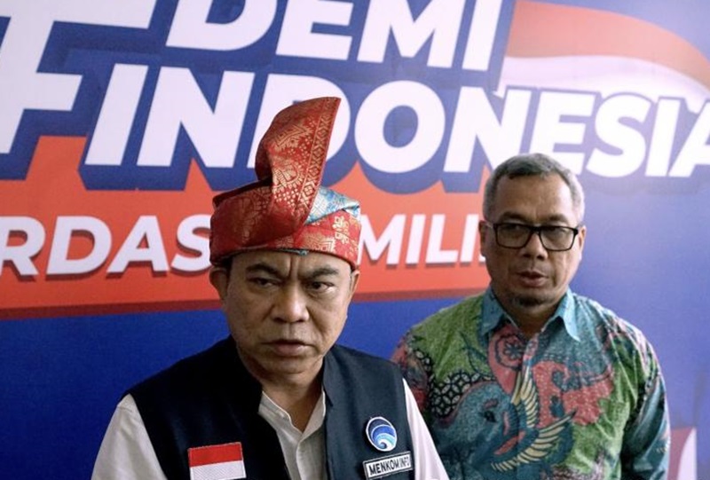 Menkominfo Budi Arie Setiadi dan Dirjen IKP Kominfo Usman Kansong dalam Acara Diskusi Demi Indonesia Cerdas Memilih di Kota Batam, Provinsi Kepulauan Riau. Foto: Humas Kominfo