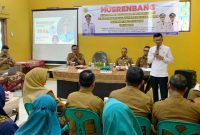 Penjabat (Pj) Wali Kota Tanjungpinang, Hasan,S.Sos membuka musyawarah perencanaan pembangunan (Musrenbang) sekaligus rembug stunting di Kelurahan Tanjung Ayun Sakti, Kecamatan Bukit  Bestari. Foto: Diskominfo Tanjungpinang