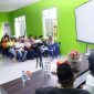 Penjabat (Pj.) Wali Kota Tanjungpinang, Hasan, S.Sos melakukan silaturahmi bersama petugas kebersihan yang berada di Pulau Penyengat demi memperkuat sinergi dalam pemeliharaan kebersihan. Pertemuan dilaksanakan di Balai Kelurahan Penyengat, Rabu (3/1/2024). Foto: Diskominfo Tanjungpinang