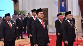 Presiden Joko Widodo (Jokowi) melantik sembilan orang Anggota Komisi Pengawas Persaingan Usaha (KPPU) di Istana Negara, Jakarta, Kamis (18/01/2024). Foto: BPMI Setpres