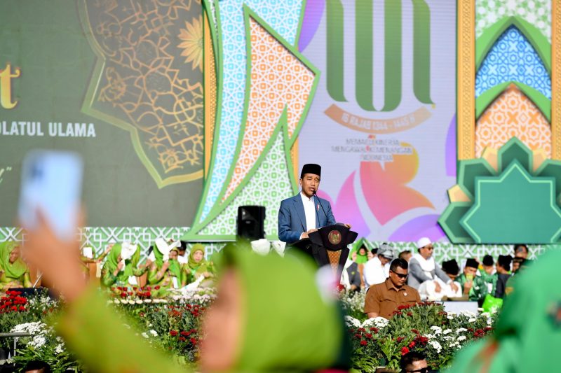 Presiden Jokowi saat menghadiri acara Hari Lahir ke-78 Muslimat Nahdlatul Ulama (NU) yang digelar di Stadion Utama Gelora Bung Karno, Jakarta, pada Sabtu (20/1/2024). Foto: BPMI Setpres.