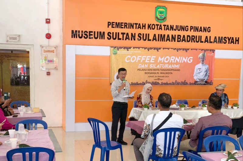 Dinas Kebudayaan dan Pariwisata (Disbudpar) Kota Tanjungpinang kumpulkan pelaku seni dalam rangka silaturahmi membahas persiapan pelaksanaan kalender pariwisata 2024 di Museum Sultan Sulaiman Badrul Alamsyah. Foto: Diskominfo Tanjungpinang