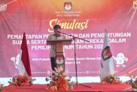 Kepala Badan Kesbangpol Kota Tanjungpinang, Samsudi,S.Sos  mengapresiasi pihak KPU yang telah melaksanakan simulasi pemungutan suara. Foto: Diskominfo Tanjungpinang