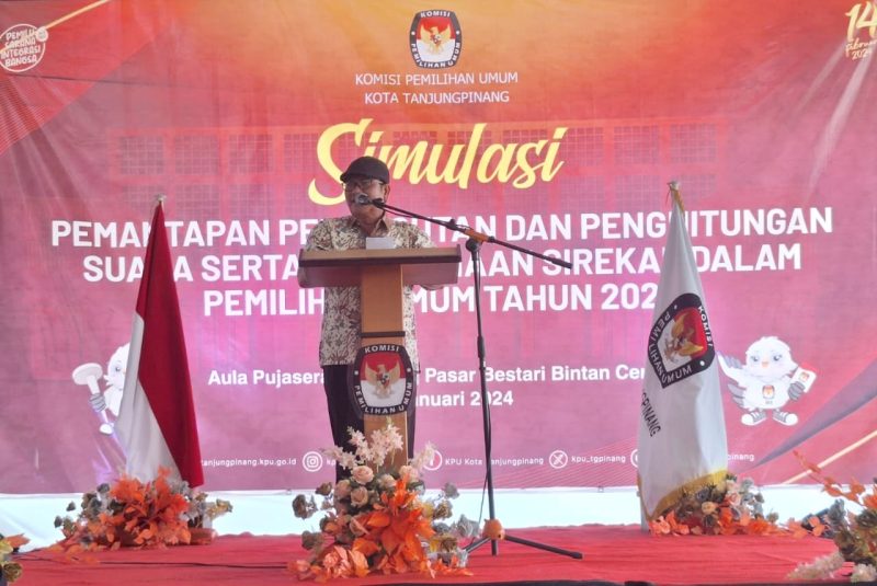 Kepala Badan Kesbangpol Kota Tanjungpinang, Samsudi,S.Sos mengapresiasi pihak KPU yang telah melaksanakan simulasi pemungutan suara. Foto: Diskominfo Tanjungpinang