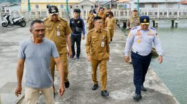 Penjabat (Pj) Walikota Tanjungpinang, Hasan didampingi jajaran kepala organisasi perangkat daerah (OPD) meninjau Pelantar Senggarang. Foto: Diskominfo Tanjungpinang
