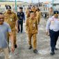 Penjabat (Pj) Walikota Tanjungpinang, Hasan didampingi jajaran kepala organisasi perangkat daerah (OPD) meninjau Pelantar Senggarang. Foto: Diskominfo Tanjungpinang
